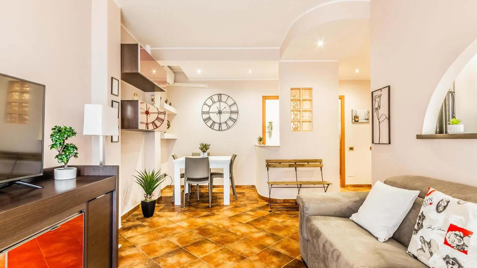 Marilyn House Rho Fiera 10Min - Netflix & Design Apartment 0*,  Italy